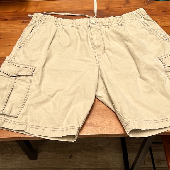 Tommy Bahama Tan Cargo Shorts Sz XL - Picture 2 of 10
